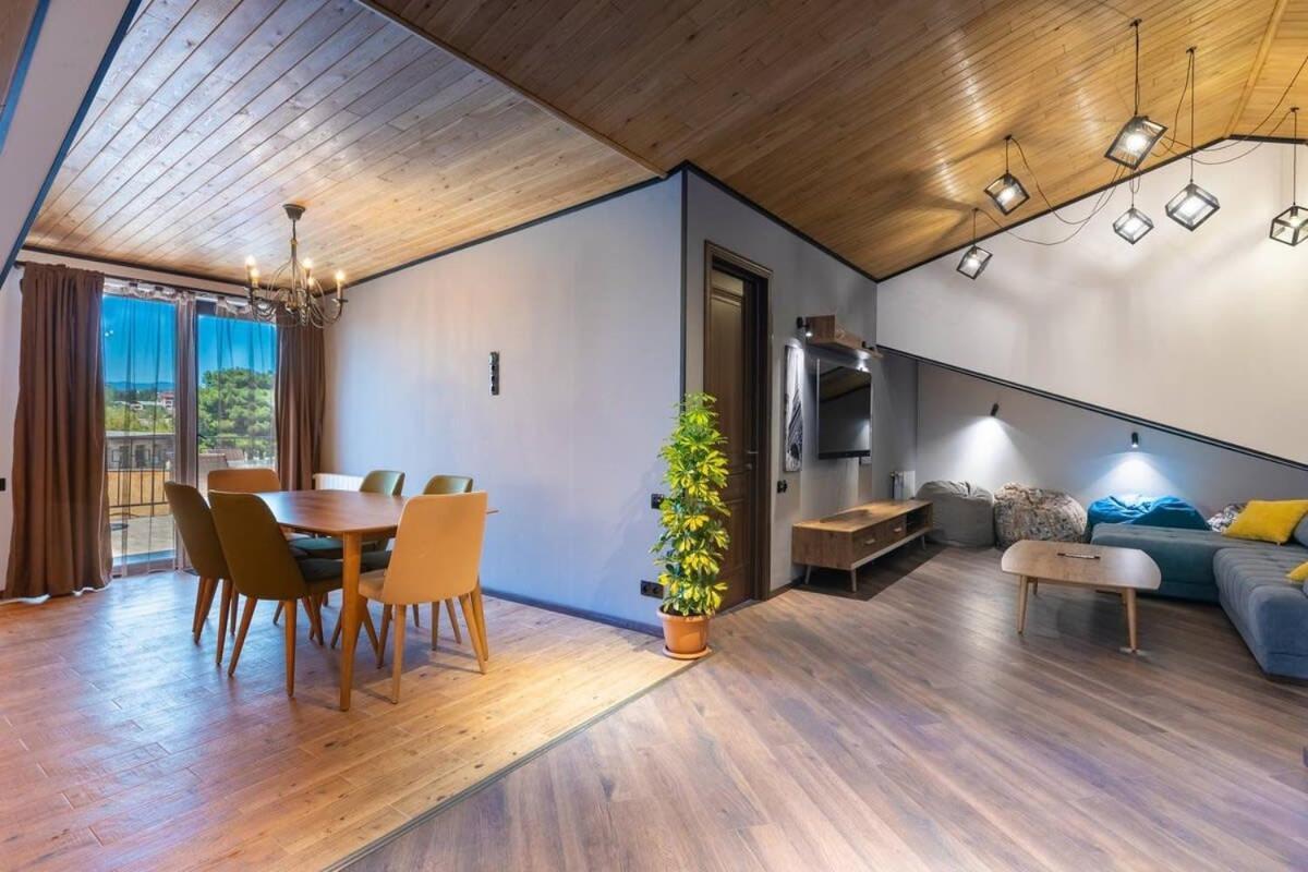 3Br Apt W Huge Terrace & Magnificent Views Tbilisi Exterior foto