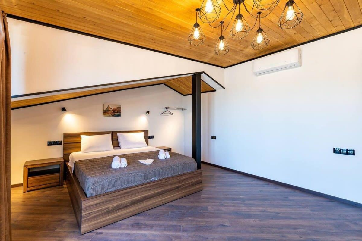 3Br Apt W Huge Terrace & Magnificent Views Tbilisi Exterior foto